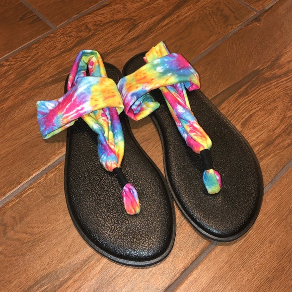 tie dye sanuks
